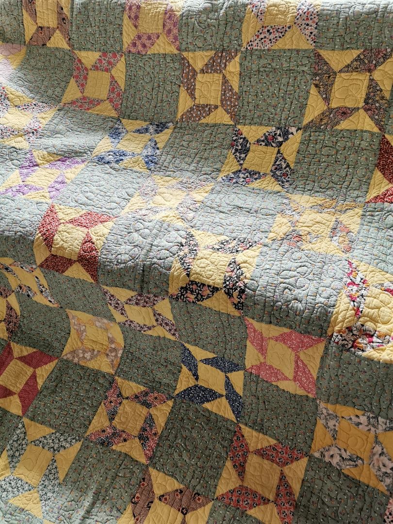 アンティーク 中綿入り手縫い超大判キルト パッチワーク更紗フィードサック 葉刺繍