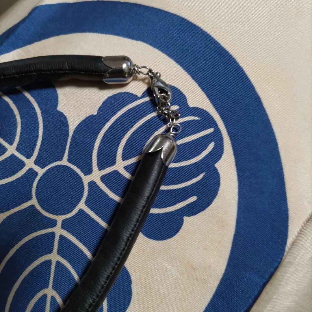 値下《鼈甲風、作家物ネックレス》（手作)美品、セルロイド樹脂台、黒合皮紐1002