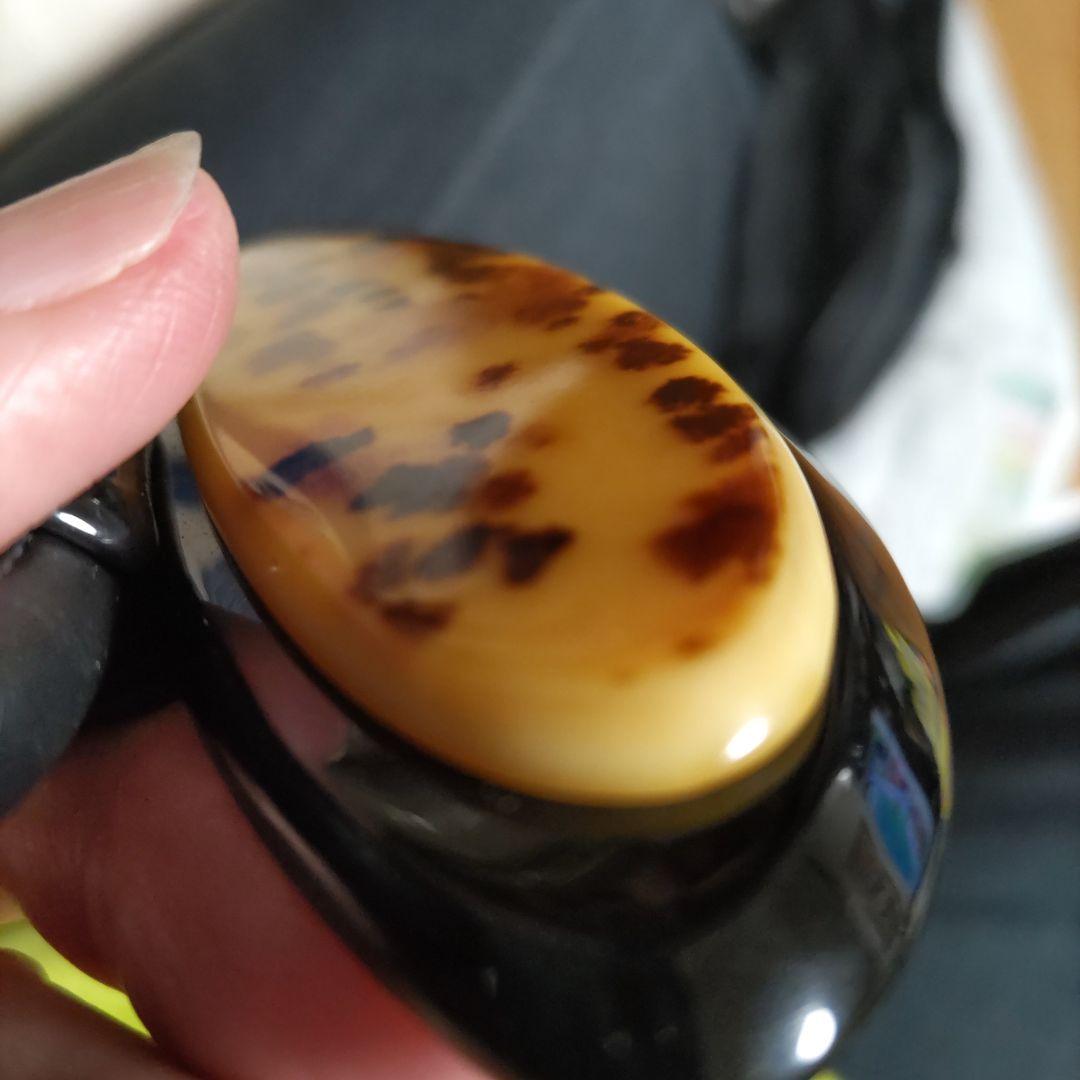 値下《鼈甲風、作家物ネックレス》（手作)美品、セルロイド樹脂台、黒合皮紐1002