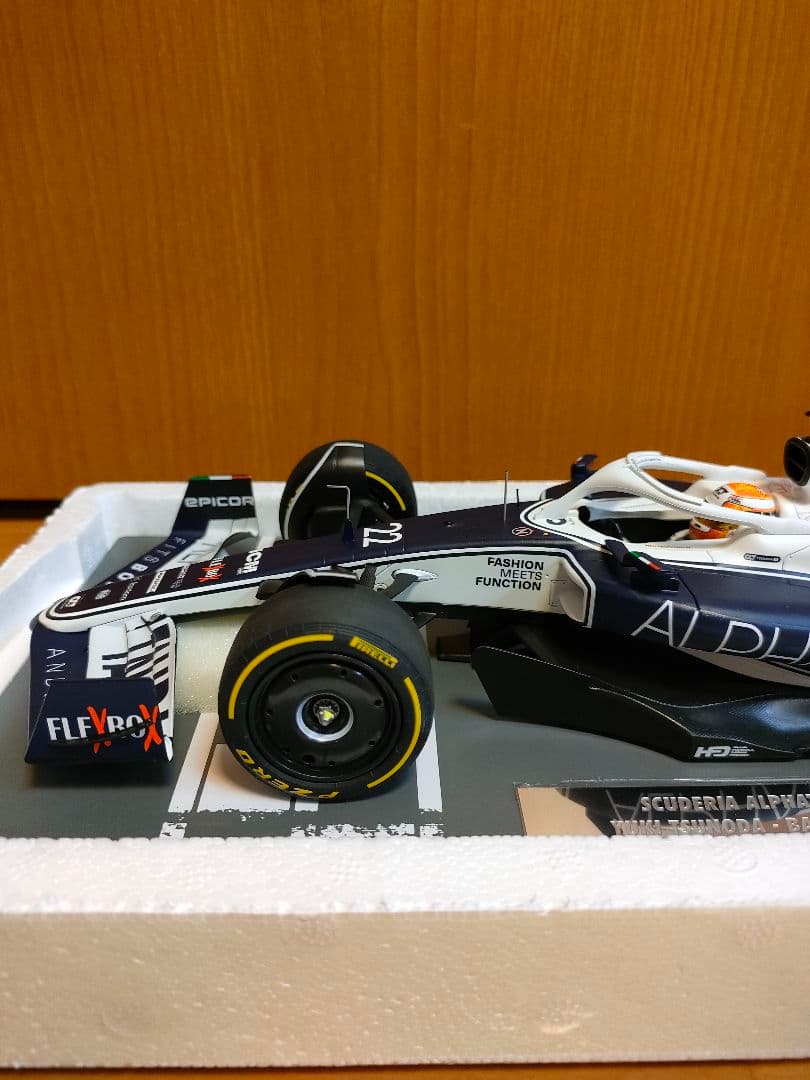 角田裕毅アルファタウリat03ミニチャンプスF1ミニカー1/18