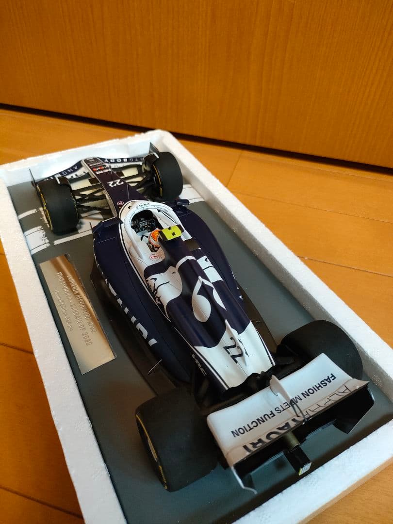 角田裕毅アルファタウリat03ミニチャンプスF1ミニカー1/18