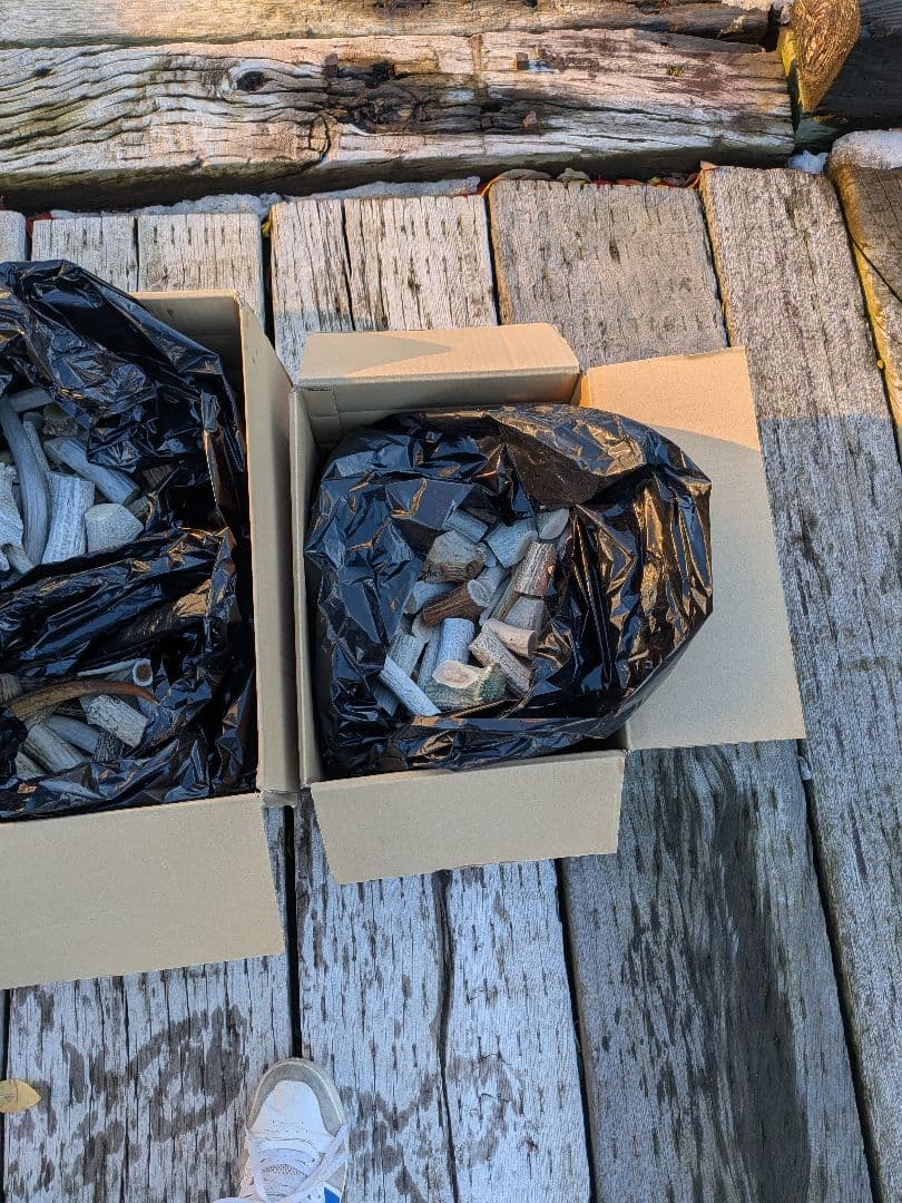 3 Ｓusi【箱びっしり端材詰め合わせ】北海道エゾシカ　鹿の角