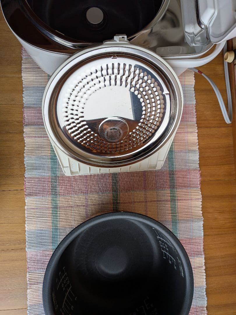 美品 Panasonic IH 炊飯器 　SR-HX109 5.5合 2020年