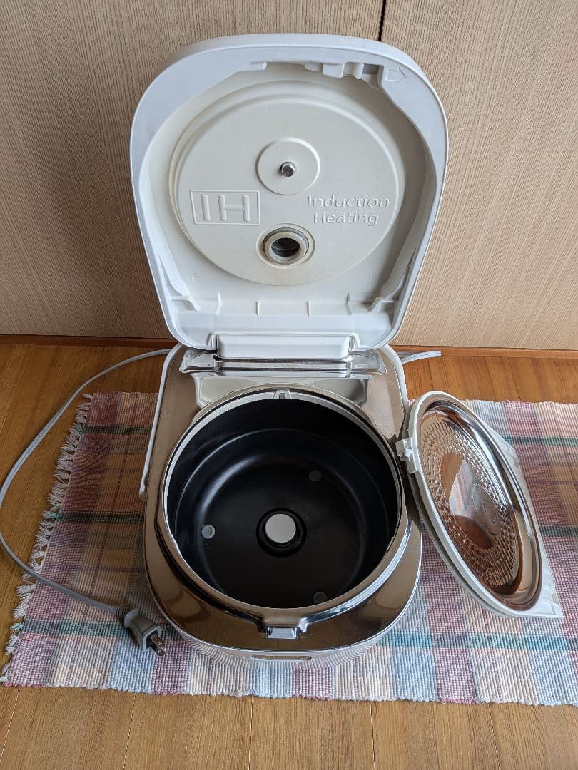 美品 Panasonic IH 炊飯器 　SR-HX109 5.5合 2020年