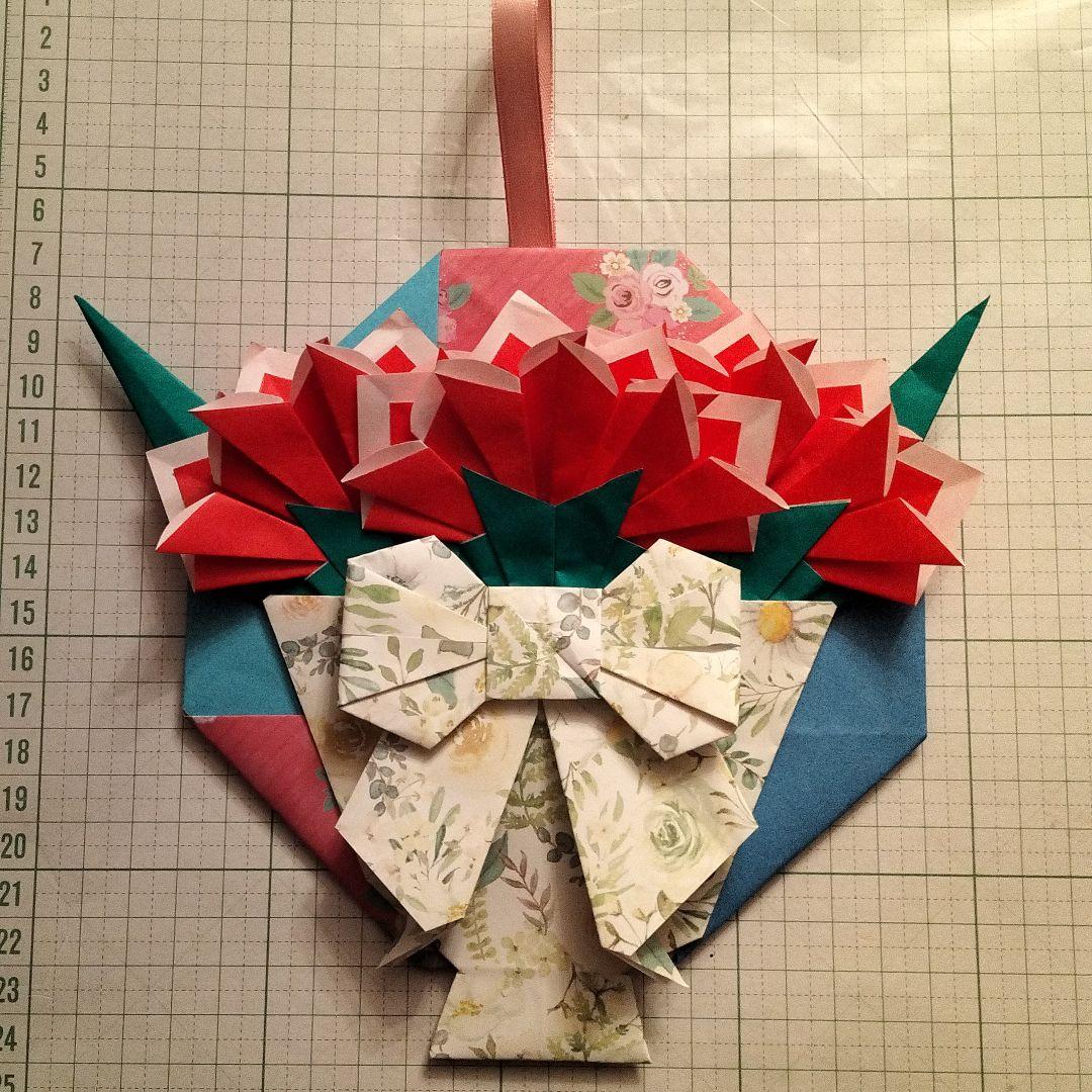 ⚠購入不可　折り紙　赤カーネーションのリース　春壁面　母の日