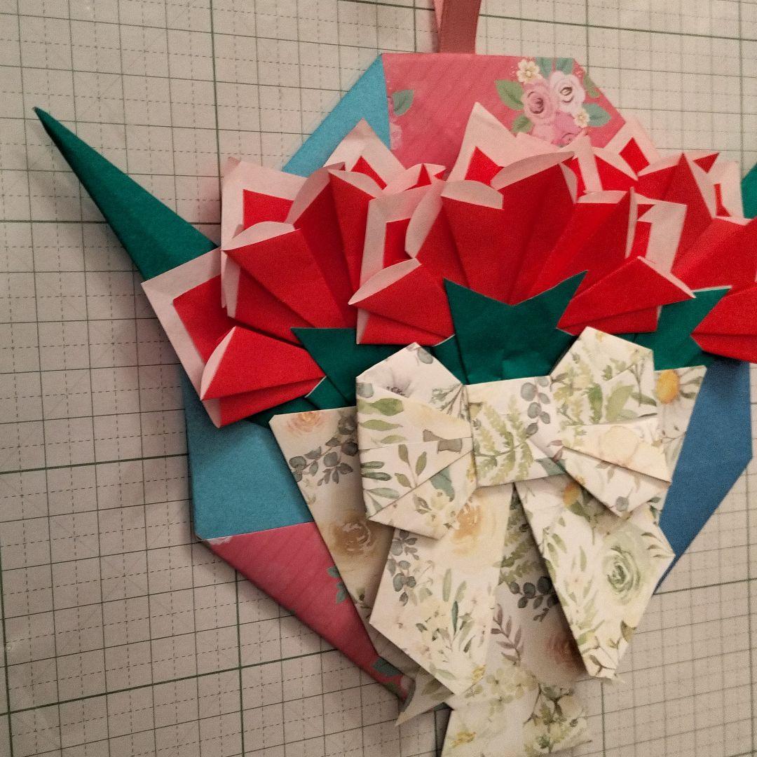 ⚠購入不可　折り紙　赤カーネーションのリース　春壁面　母の日