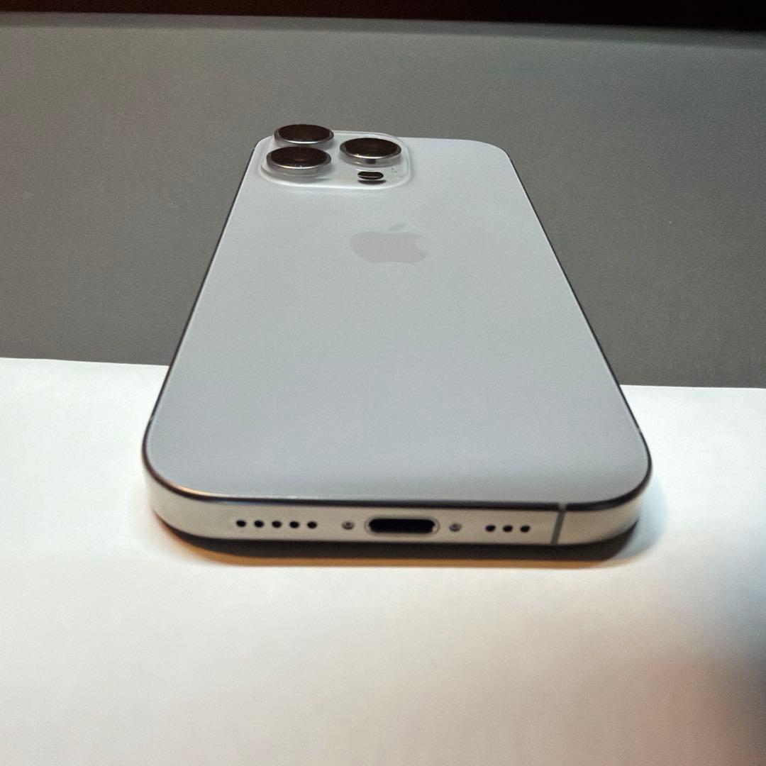 【美品】おまけ付きiPhone 16 Pro 256GB ナチュラルチタニウム