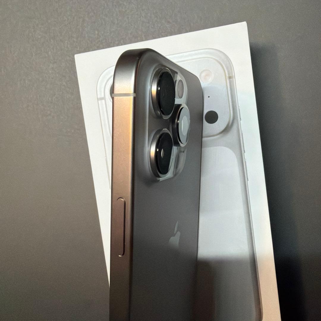 【美品】おまけ付きiPhone 16 Pro 256GB ナチュラルチタニウム