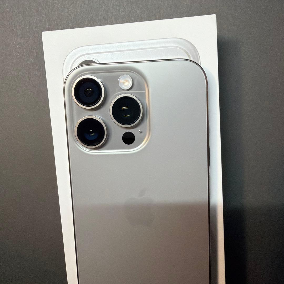 【美品】おまけ付きiPhone 16 Pro 256GB ナチュラルチタニウム