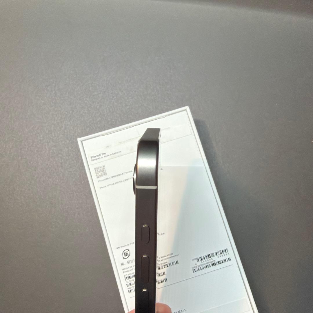 【美品】おまけ付きiPhone 16 Pro 256GB ナチュラルチタニウム