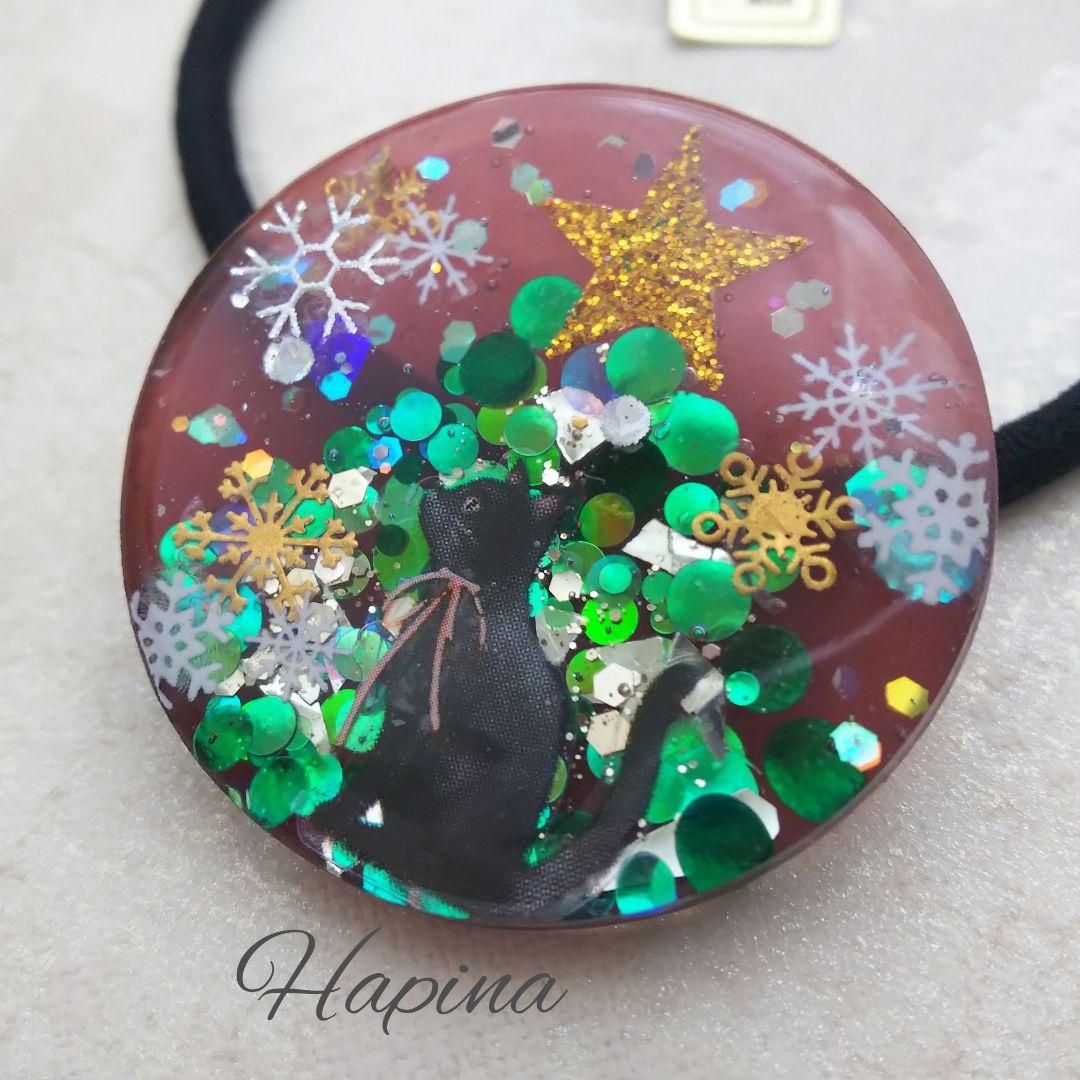 大きめクリスマスツリーと黒猫ちゃんラウンドレジンヘアゴム