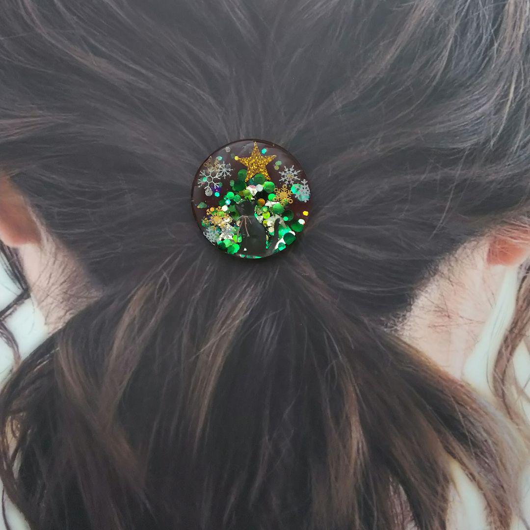 大きめクリスマスツリーと黒猫ちゃんラウンドレジンヘアゴム