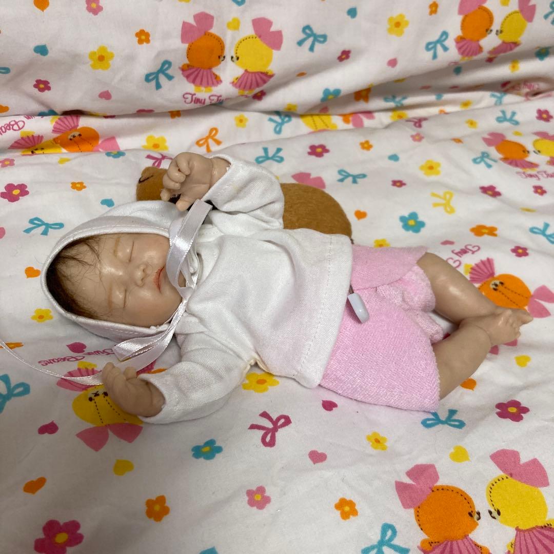 樹脂粘土ベビー　小さな可愛い子２体　一体は、おまけ