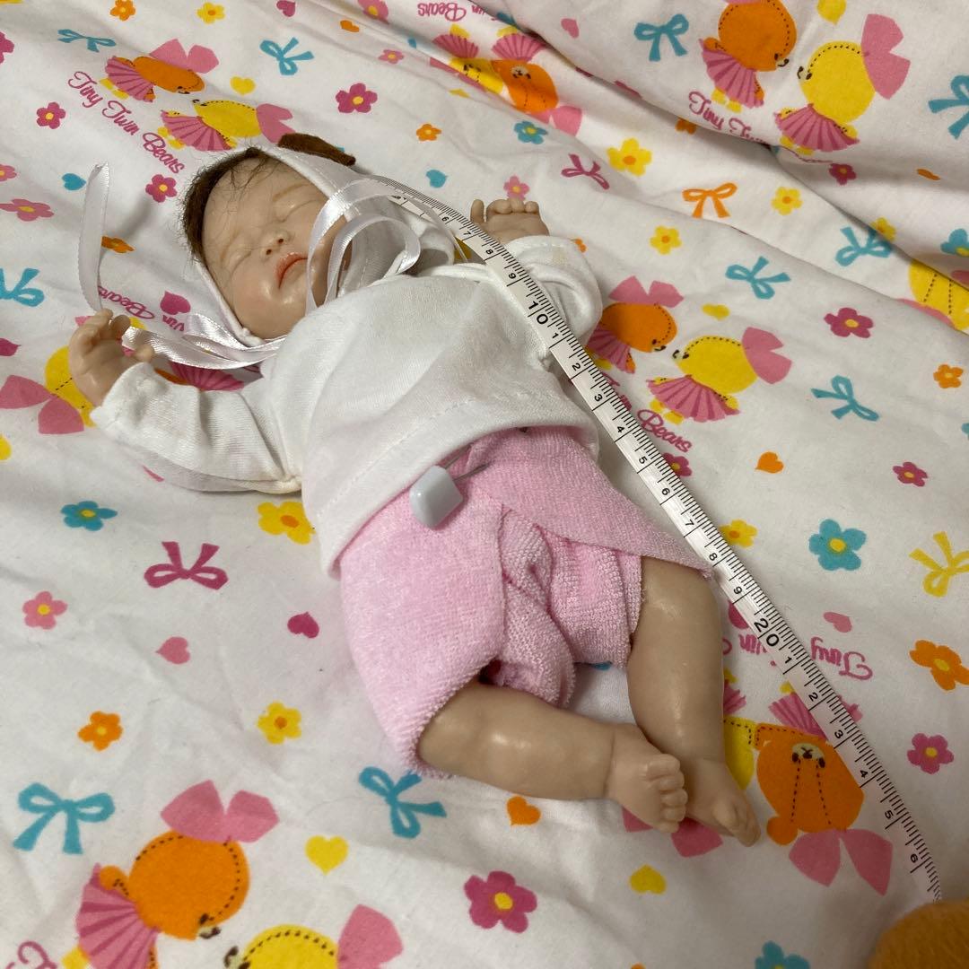 樹脂粘土ベビー　小さな可愛い子２体　一体は、おまけ