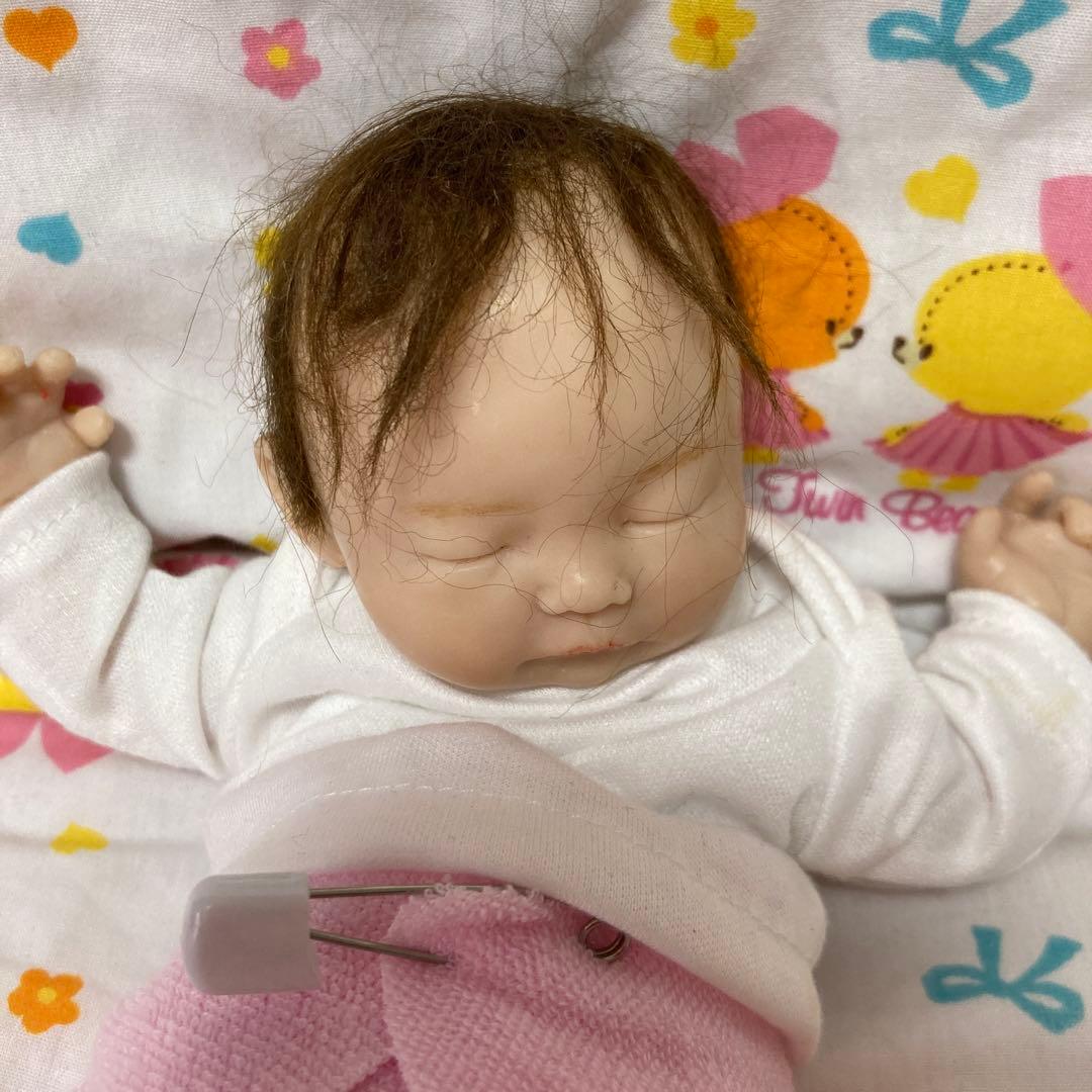 樹脂粘土ベビー　小さな可愛い子２体　一体は、おまけ