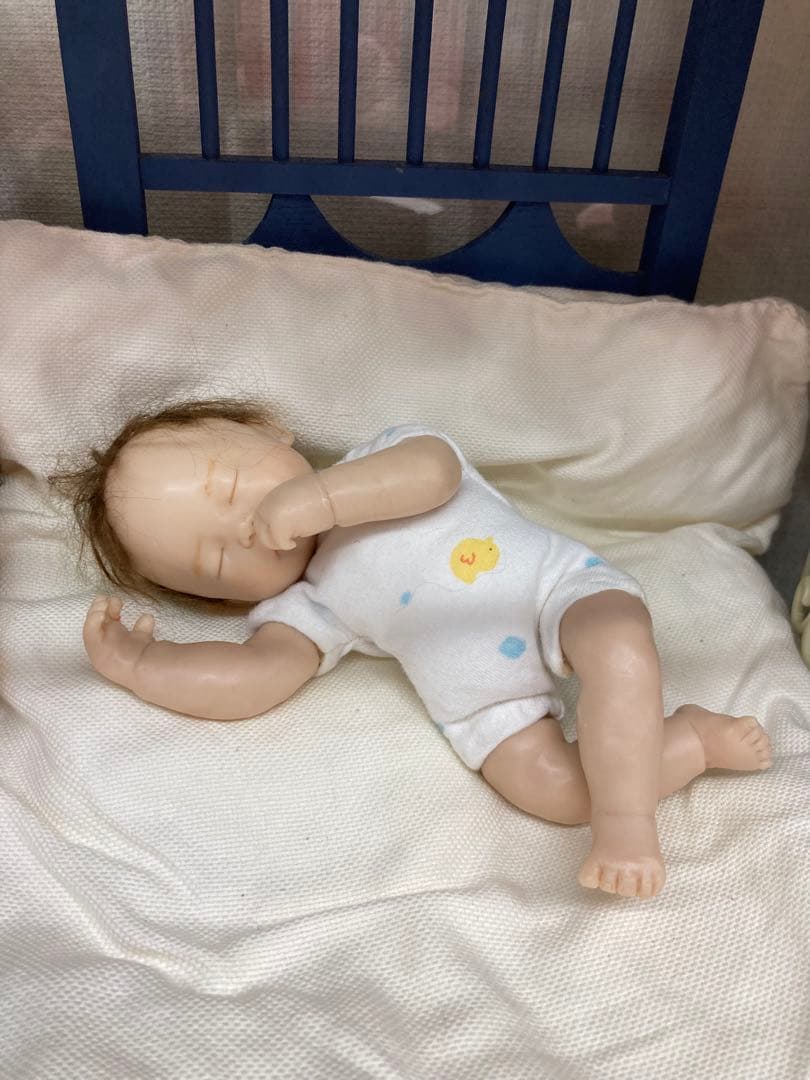 樹脂粘土ベビー　小さな可愛い子２体　一体は、おまけ