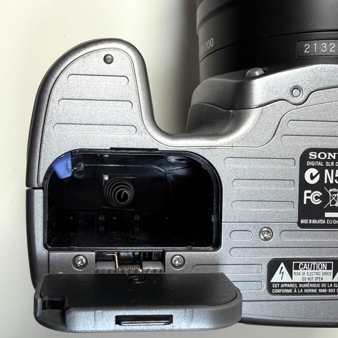 SONY α100 + ズーム2本（80~200mm, 35~105mm）