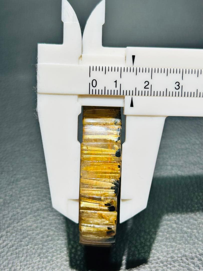 【お値下げ中】高品質 タイチンルチル ゴールド バングル　 贈答用箱付き