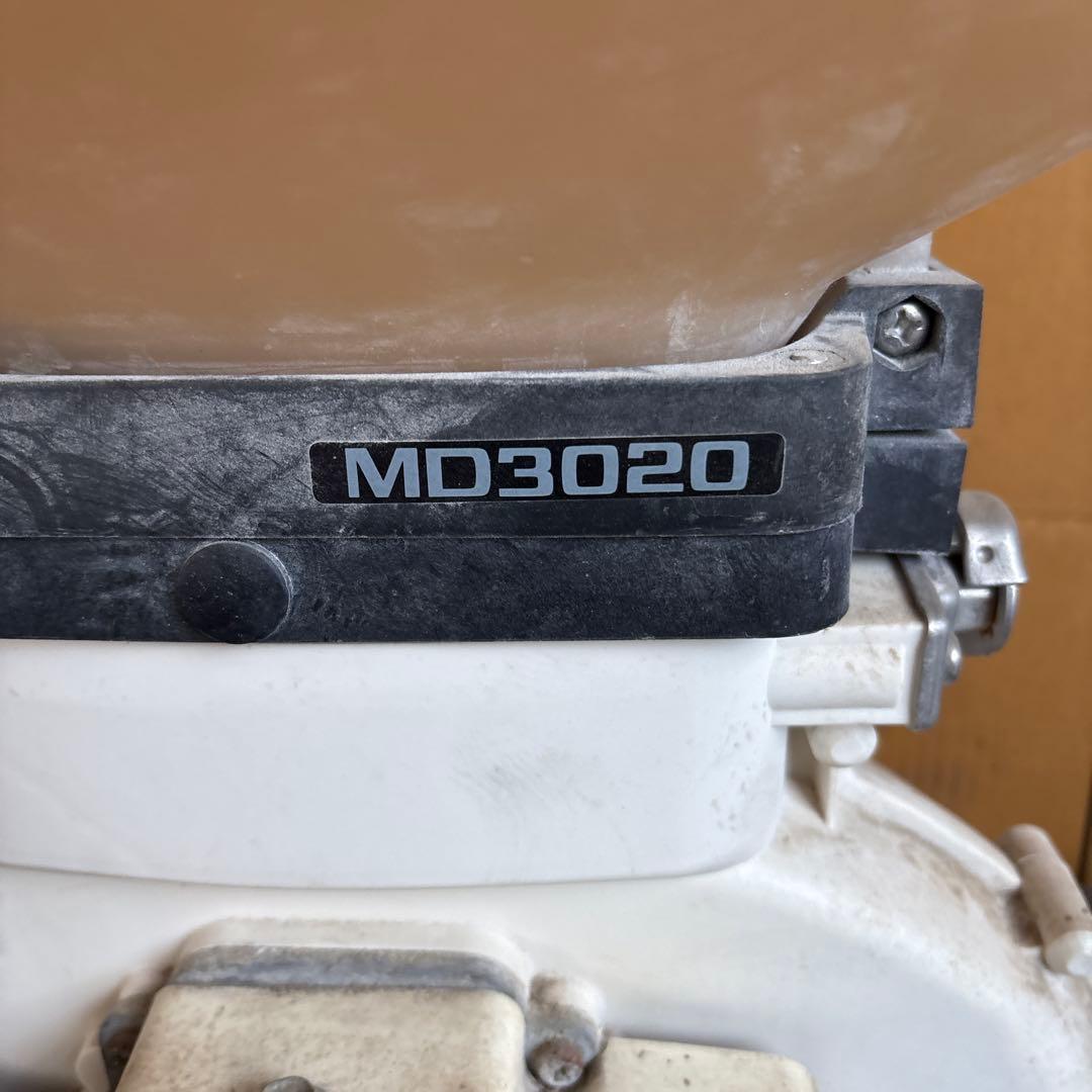 丸山　背負動力散布機　MD3020