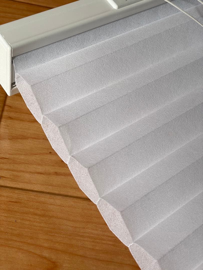 【値下げ】TUISS ホワイトハニカムブラインド プルダウン式