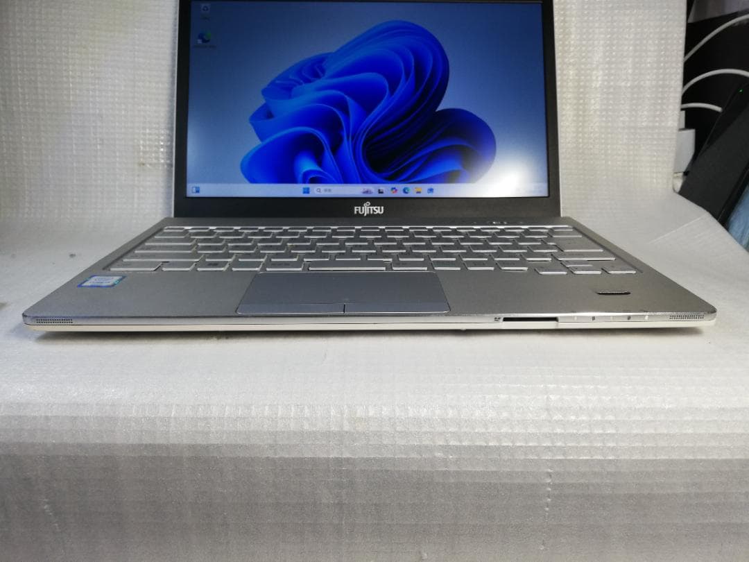 富士通 LIFEBOOK SH75/W高解像度 windows11/office