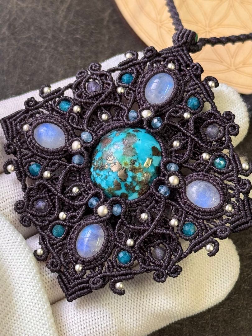 レア☆パイライト入りペルシアンターコイズ＆ムーンストーンのマクラメ編みネックレス