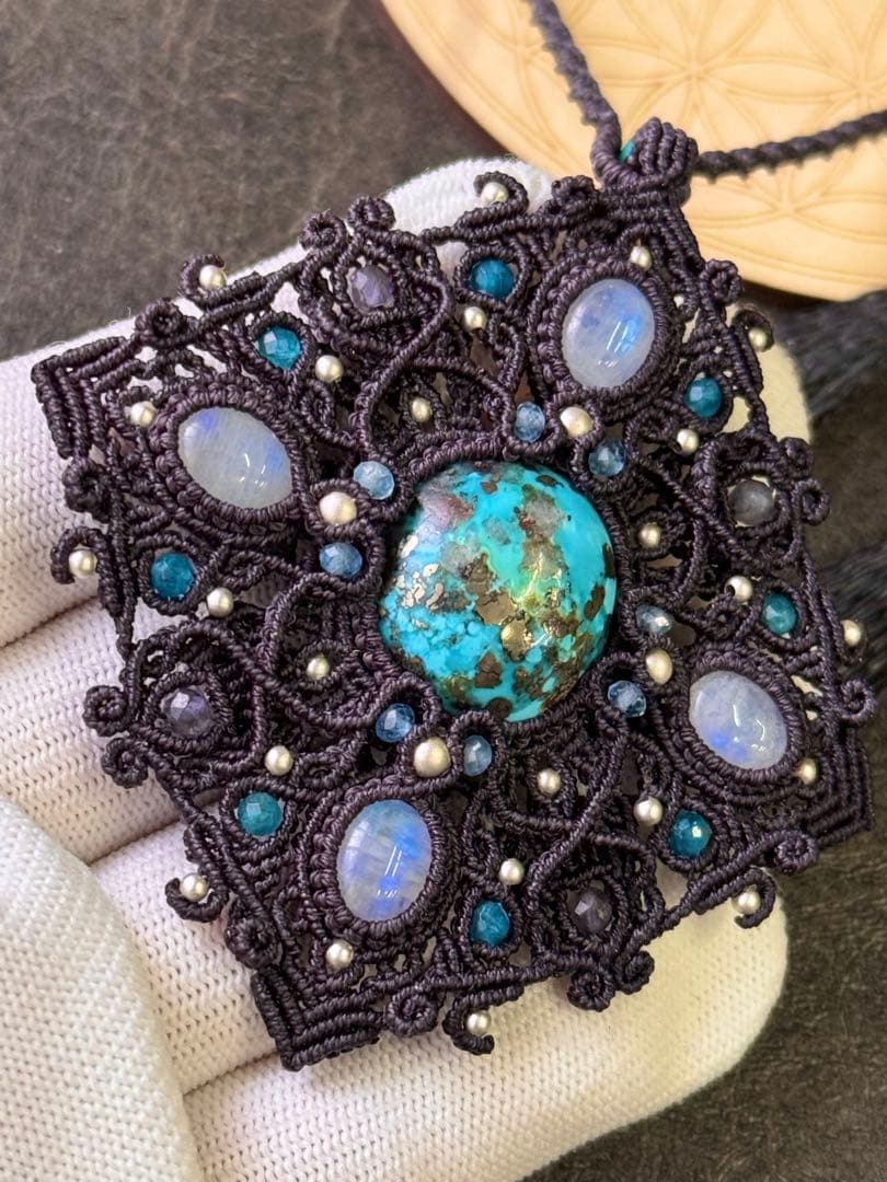 レア☆パイライト入りペルシアンターコイズ＆ムーンストーンのマクラメ編みネックレス