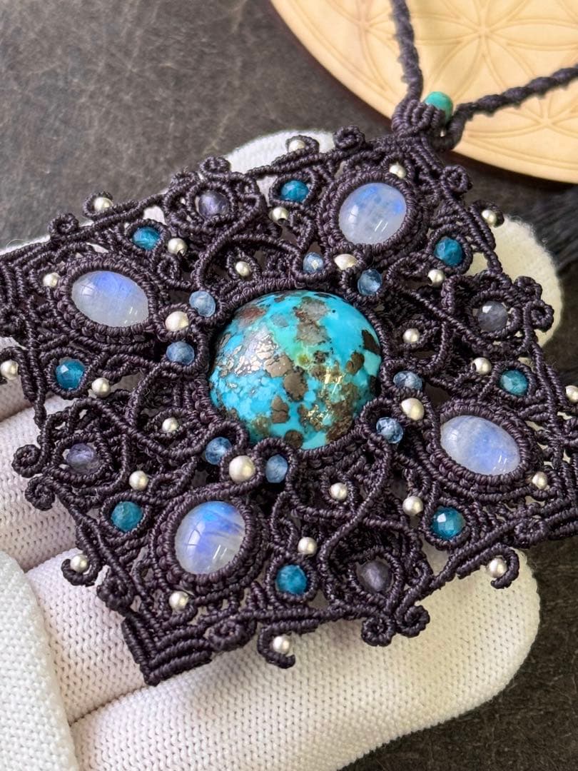 レア☆パイライト入りペルシアンターコイズ＆ムーンストーンのマクラメ編みネックレス