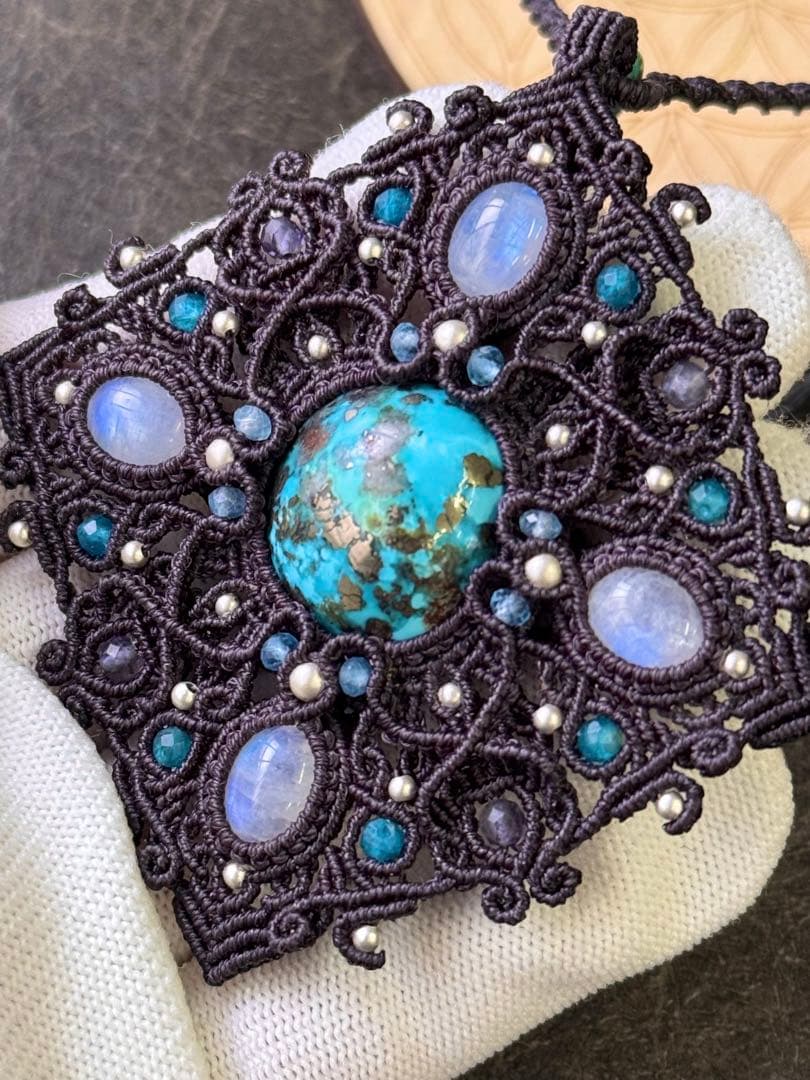 レア☆パイライト入りペルシアンターコイズ＆ムーンストーンのマクラメ編みネックレス