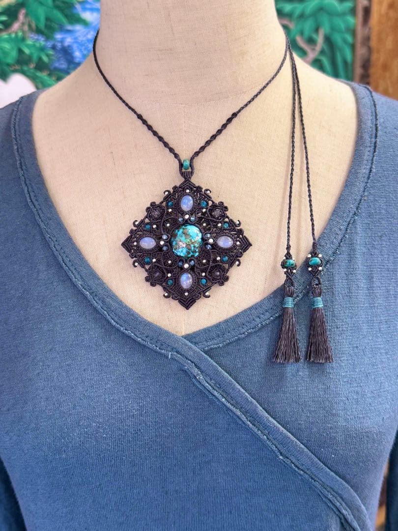 レア☆パイライト入りペルシアンターコイズ＆ムーンストーンのマクラメ編みネックレス
