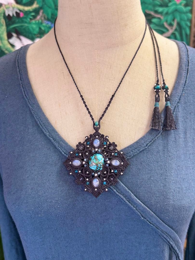 レア☆パイライト入りペルシアンターコイズ＆ムーンストーンのマクラメ編みネックレス