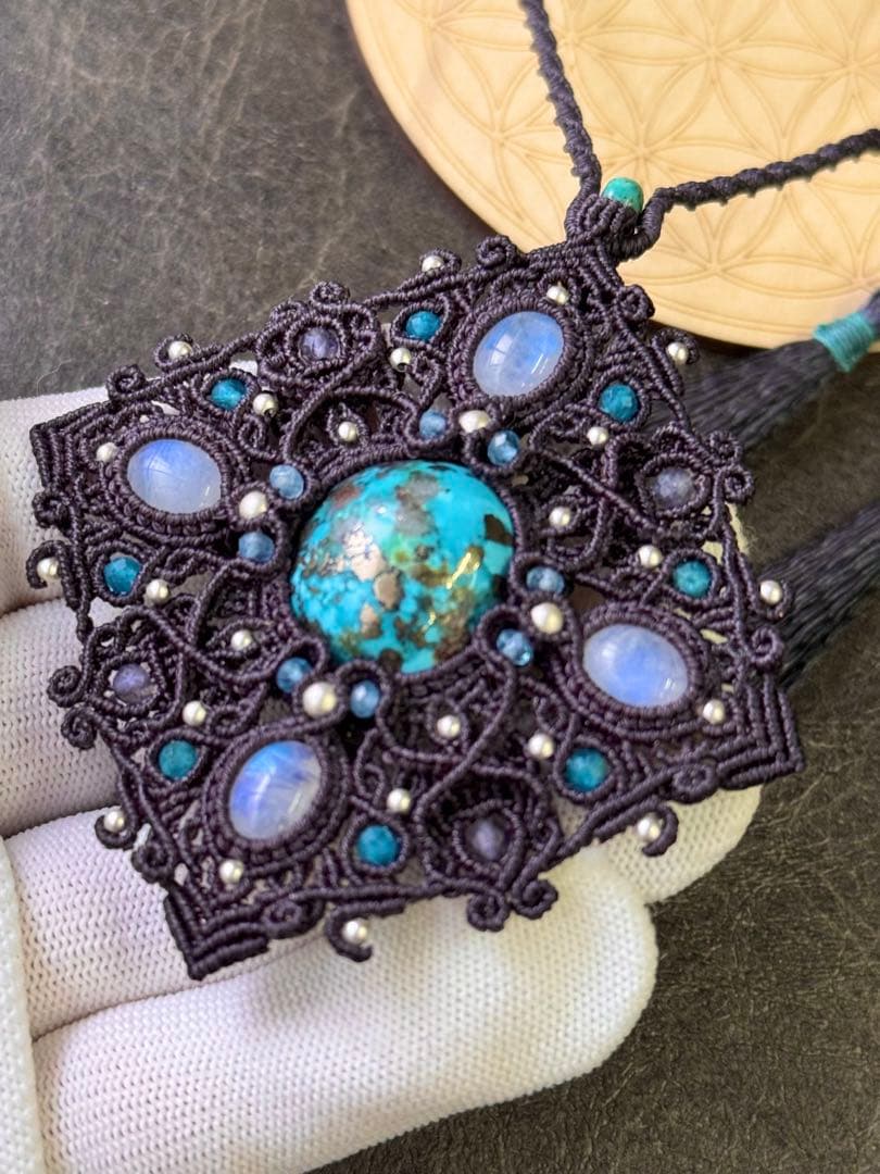 レア☆パイライト入りペルシアンターコイズ＆ムーンストーンのマクラメ編みネックレス