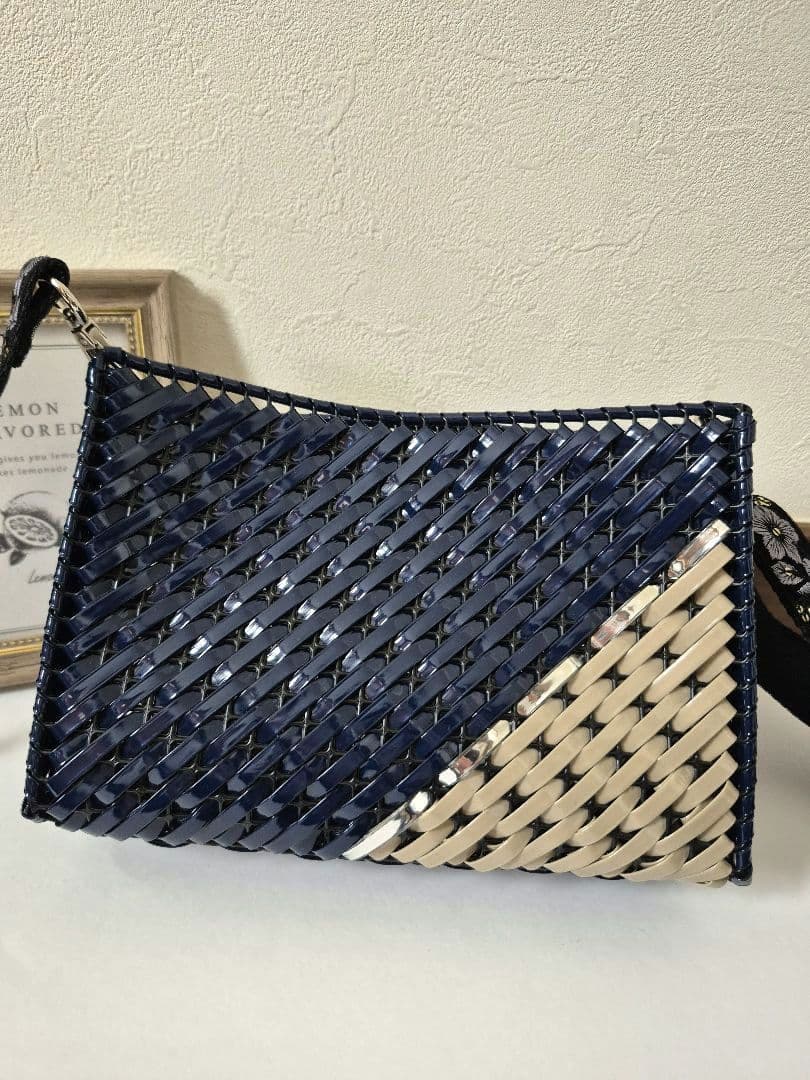 ハンドメイド　ネイビーカゴバッグ　インド刺繍リボンショルダーストラップ付き