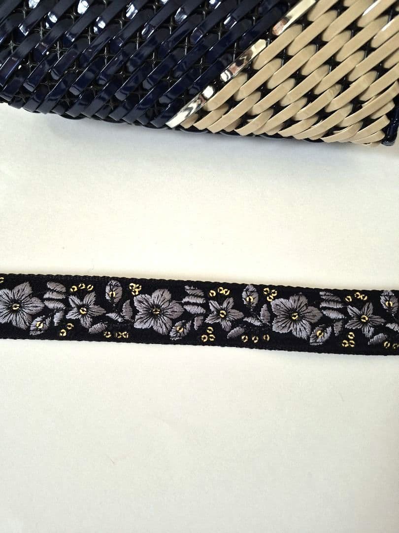 ハンドメイド　ネイビーカゴバッグ　インド刺繍リボンショルダーストラップ付き