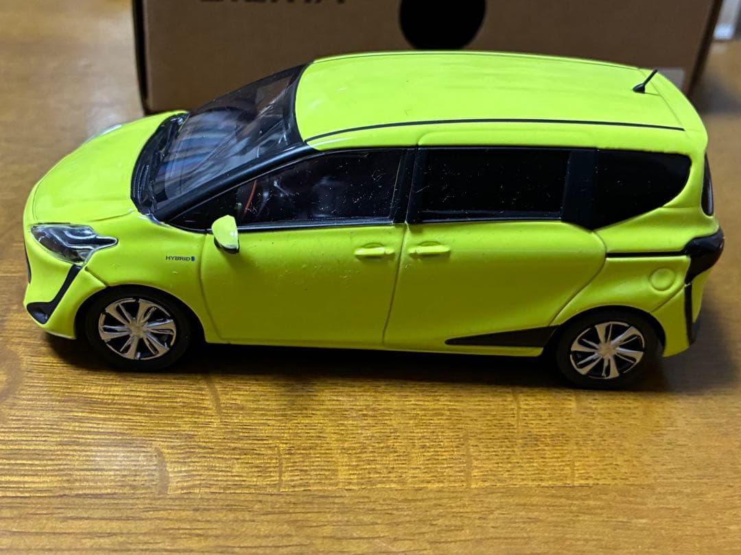 1/30 トヨタ 新型シエンタ(エアーイエロー) ディーラー配布品
