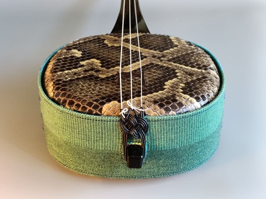 戦名工佐久本盛信作西平開鐘型三線 ※蒐集家でも一生に一度出会えるかの作品