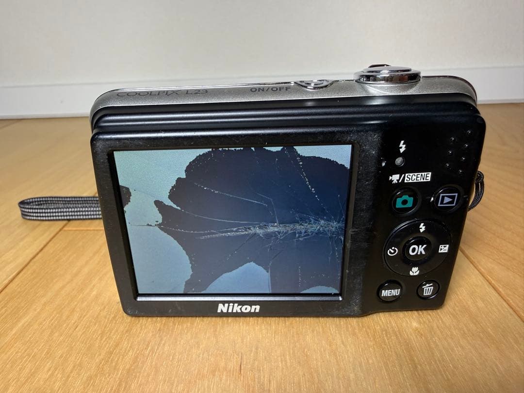 きょろ助　3点デジカメNikon COOLPIX L23 シルバ