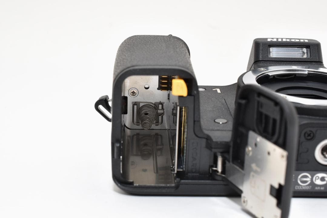 デジタルカメラ Nikon 1 V2 Mirrorless Digital Camera