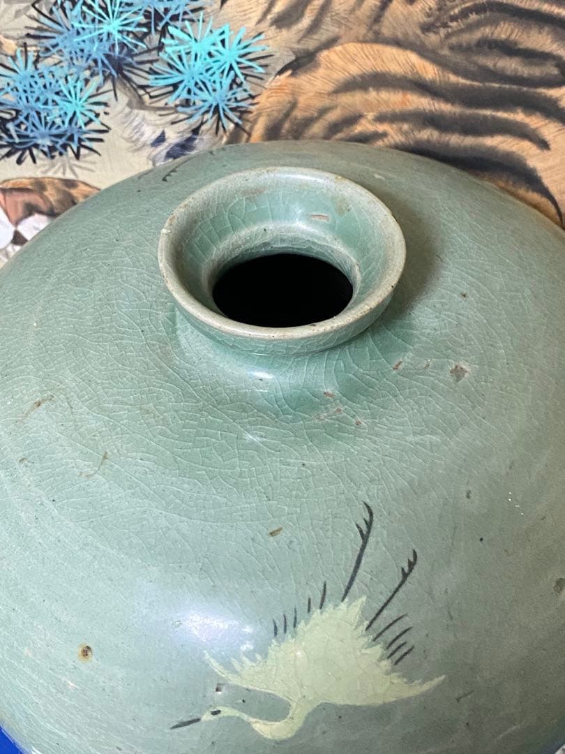 李朝青緑色の陶器製花瓶　白鳥の絵柄　世紀19