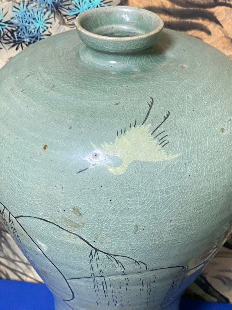 李朝青緑色の陶器製花瓶　白鳥の絵柄　世紀19