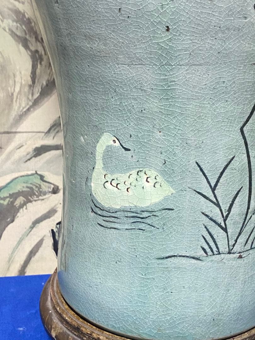 李朝青緑色の陶器製花瓶　白鳥の絵柄　世紀19