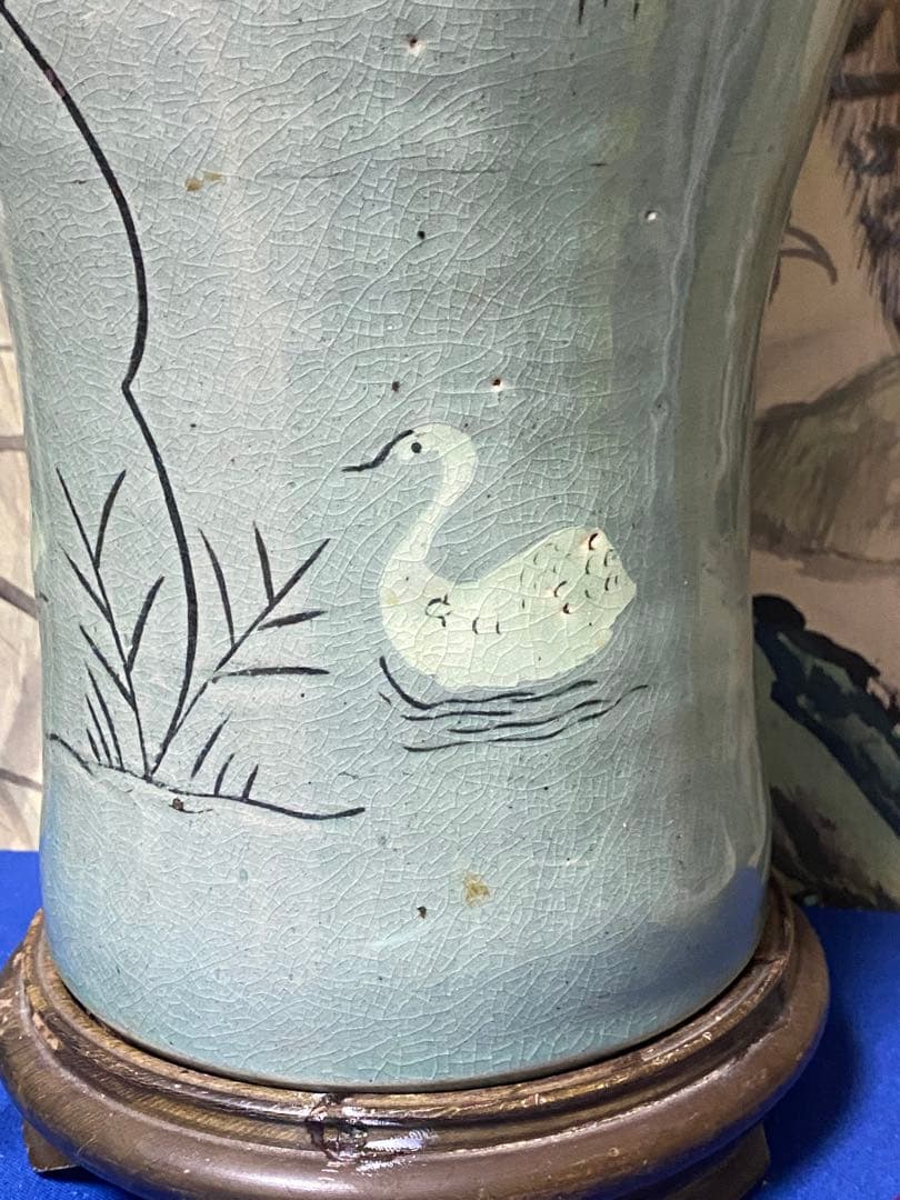 李朝青緑色の陶器製花瓶　白鳥の絵柄　世紀19