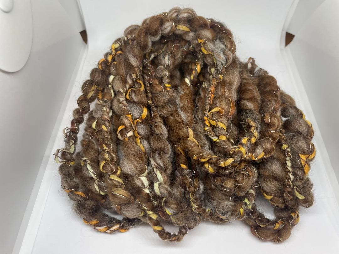 アートヤーン(249)  約48g  1373円