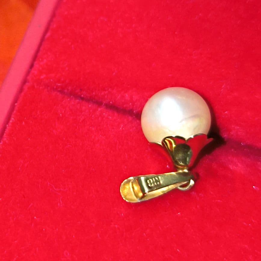 （本物）ホワイト真珠ペンダント「K18パール付Top総重量0.6g」K18金