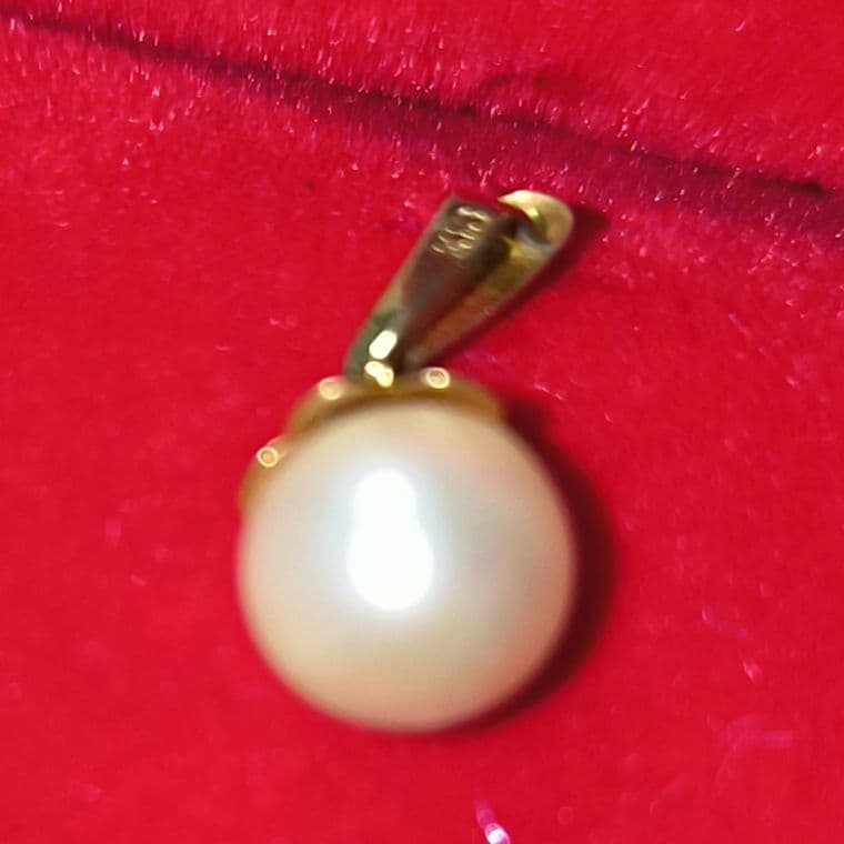 （本物）ホワイト真珠ペンダント「K18パール付Top総重量0.6g」K18金