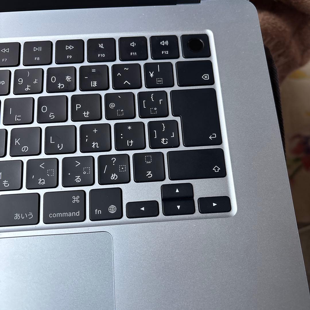 Mac book Air15インチＭ4チップ　2025