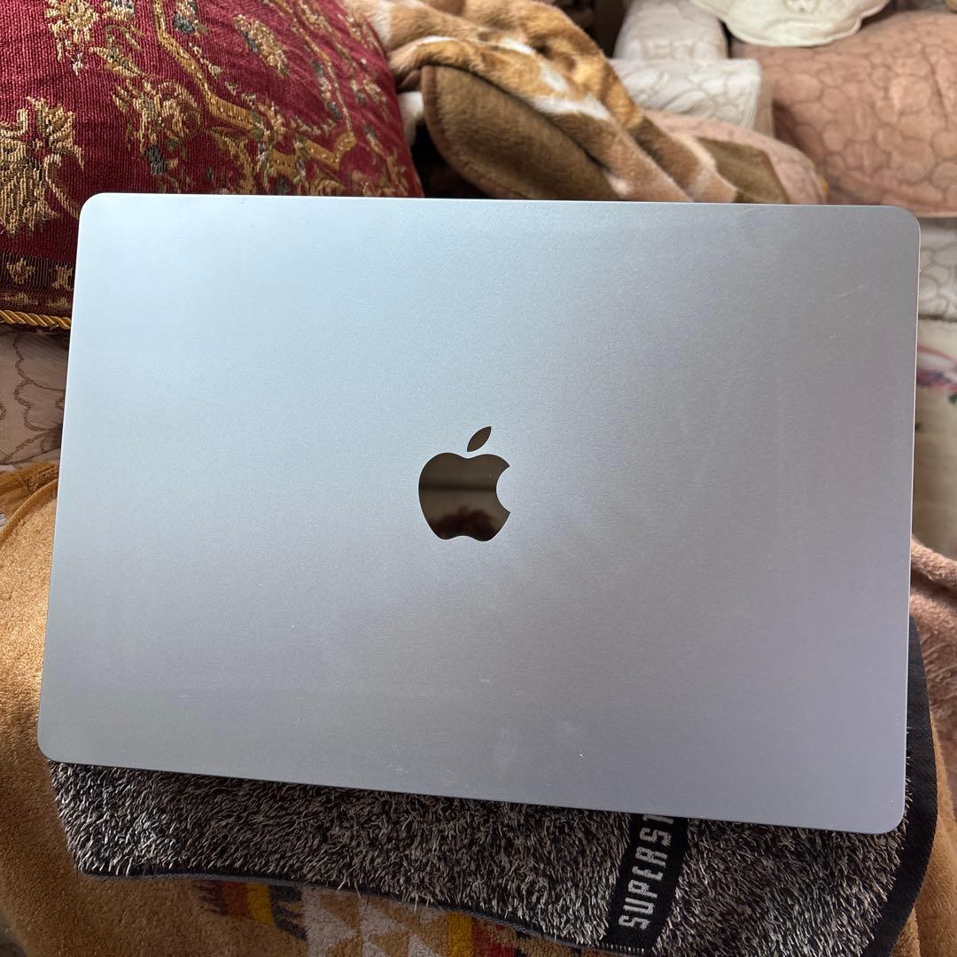 Mac book Air15インチＭ4チップ　2025