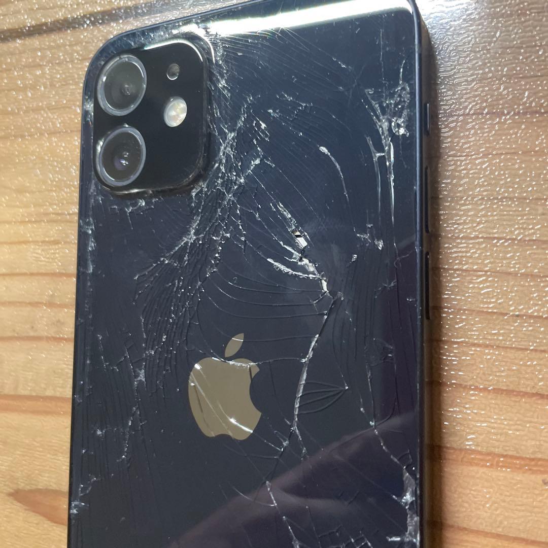 iPhone 12 64GB SIMロックなし　背面割れ