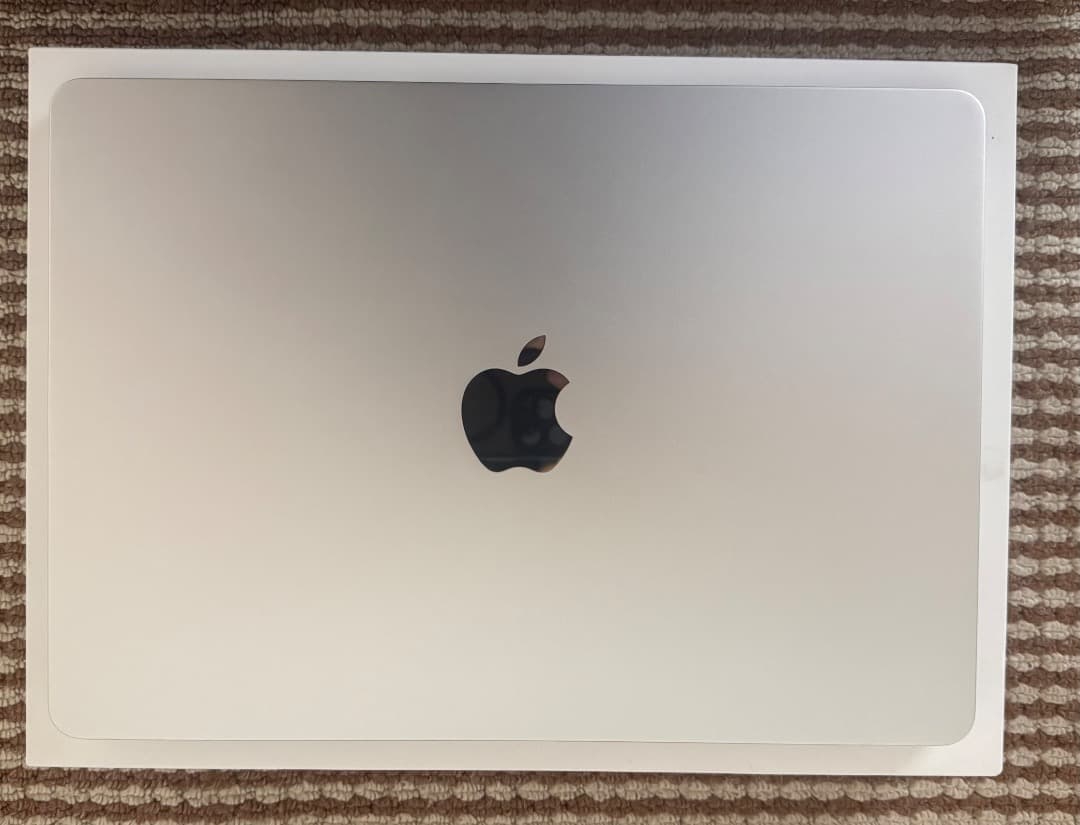 未使用近いーMacbook Air M4-16-256 Office 2024