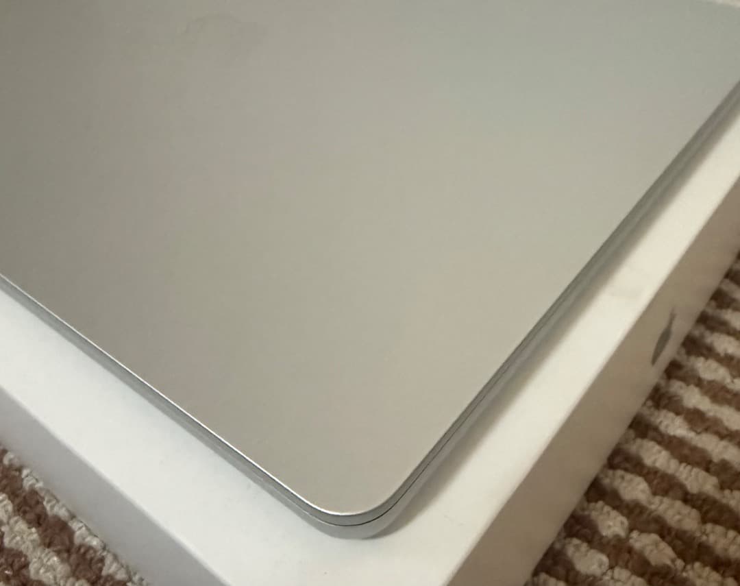 未使用近いーMacbook Air M4-16-256 Office 2024